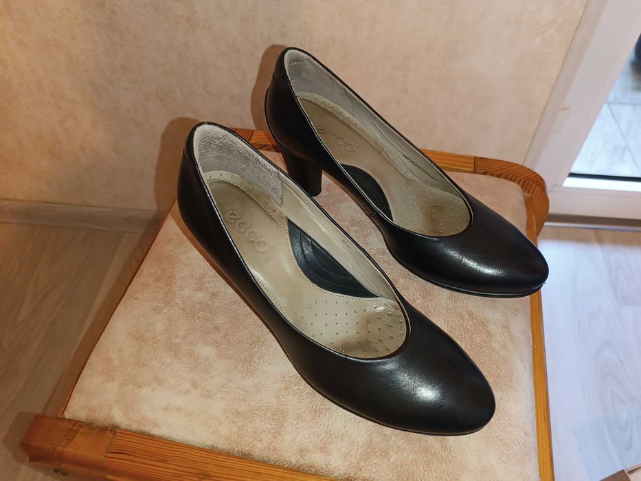 Продаются женские туфли