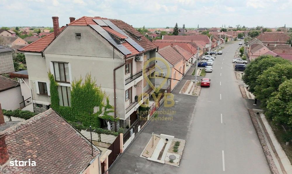 Casă cu garaj și panouri fotovoltaice în centrul orașului Salonta