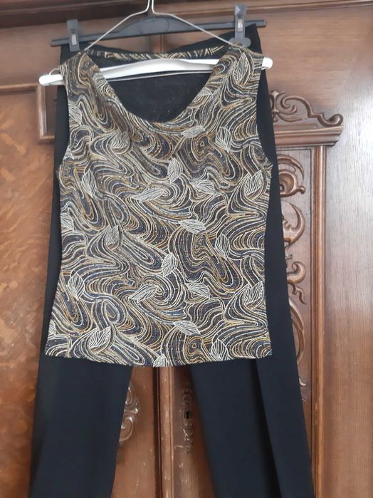 Разкошен СЕТ-Красива БЛУЗА с Бляскави релефни Фигури+ПАНТАЛОН Елегант!