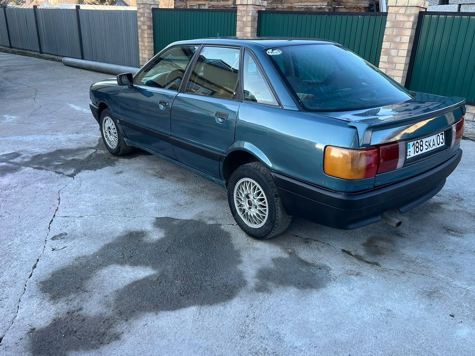 Audi 80.  1990г.в 2.0 гур