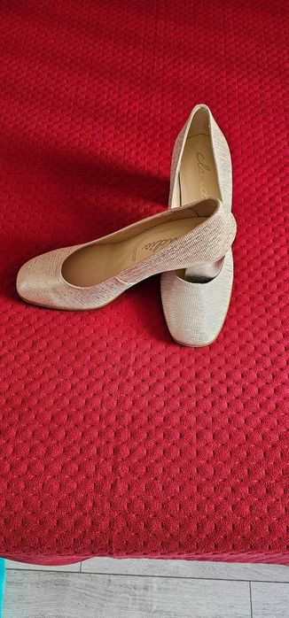 Продавам дамски обувки