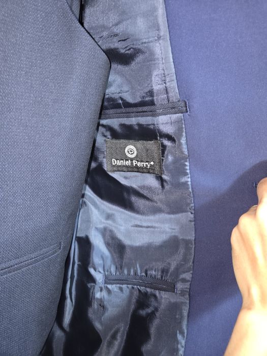 Costum ginere Daniel Perry