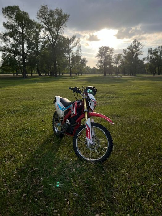 Продам мотоцикл 250 кубов