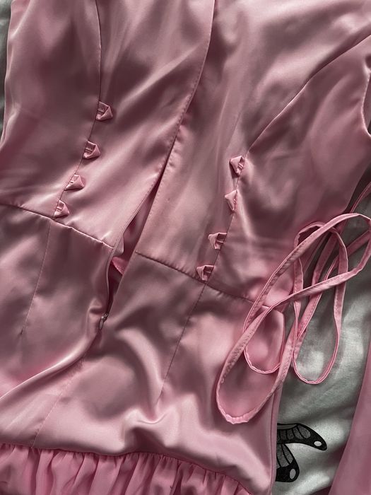 Нежно-розовое вечернее платье