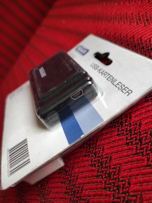 Cititor diferite tipuri de carduri, SDcarduri.
 Produs nou in cutie cu