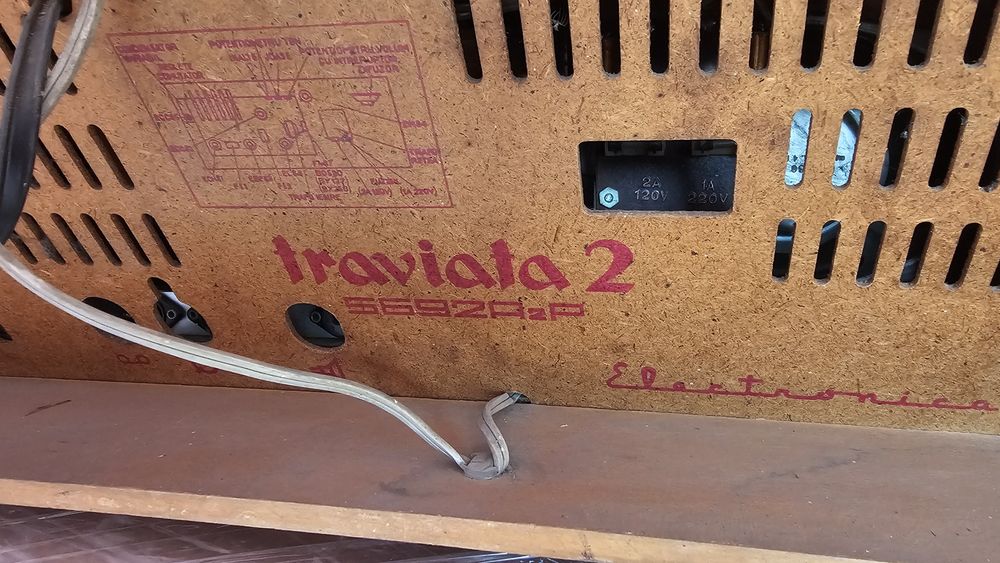 Vand radio cu pickup Traviata vechi