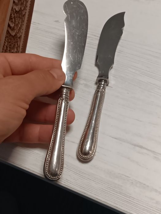 Set 2 cuțite vechi pentru pește, mânere argint 800, model deosebit