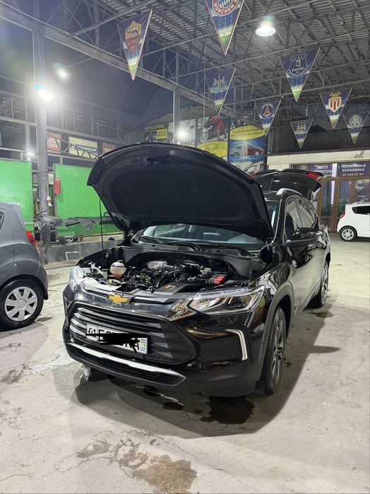 Tracker Premier 2023yil 33.000km Toza ideal