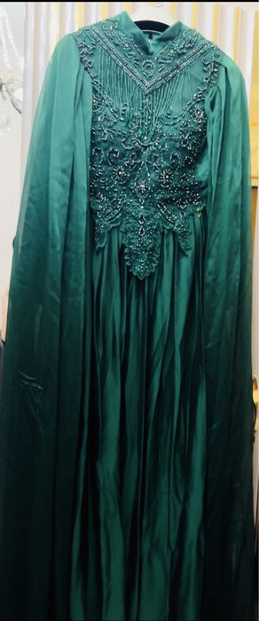 Шикарное изумрудное платье