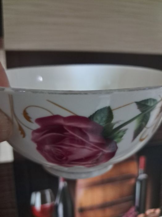 Тарелки и разная посуда