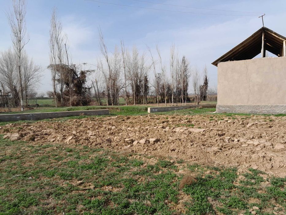 Участка сотилади 15 сотих