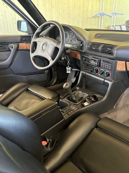 Салон е 34  в достойном состоянии всё целое !