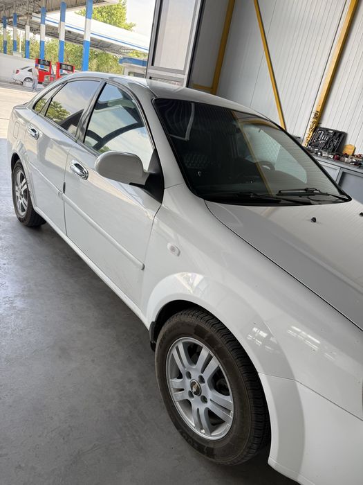 Srochna Lacetti 1.8 sotiladi