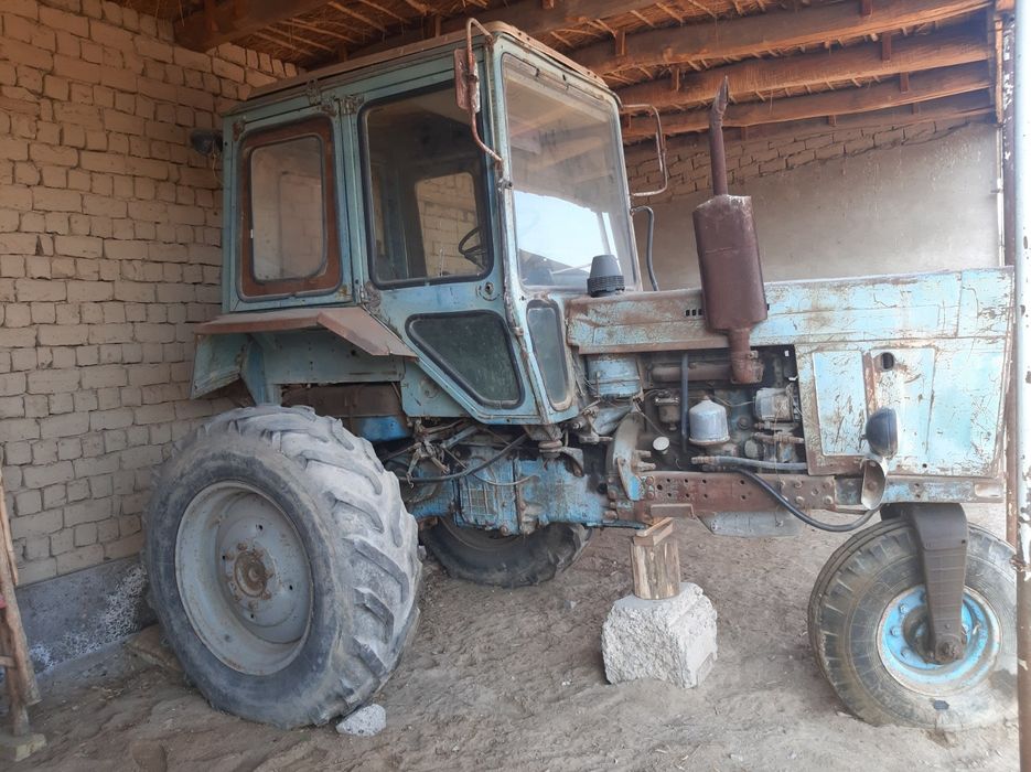 Traktor srochna sotiladi