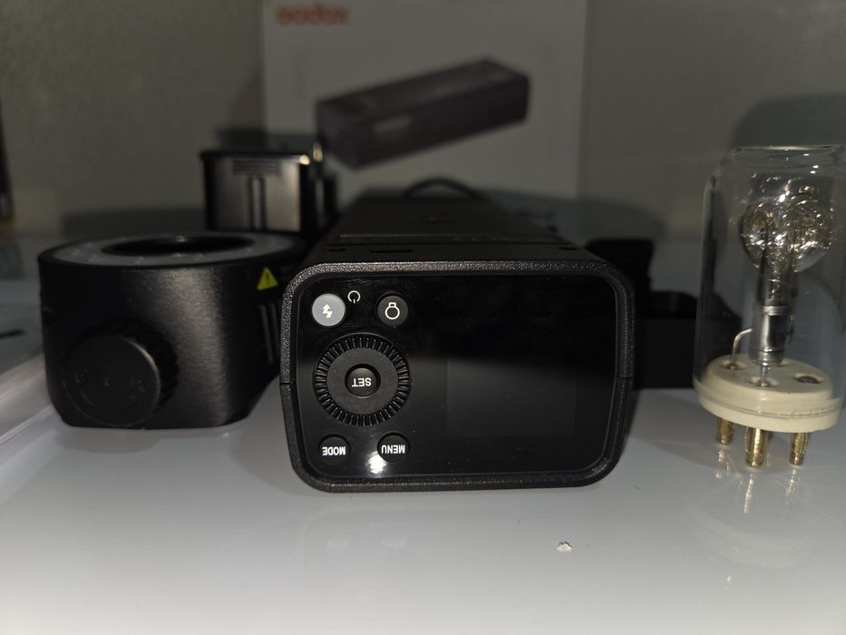 Импульсный свет Godox AD200Pro