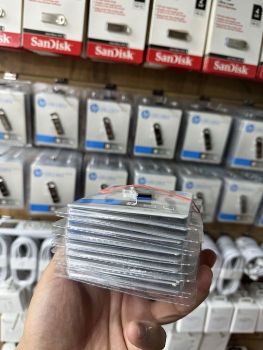 8 gb fleshkalar bu boshqach zor sifat 7 yil garantyas bor hammas 8 gb