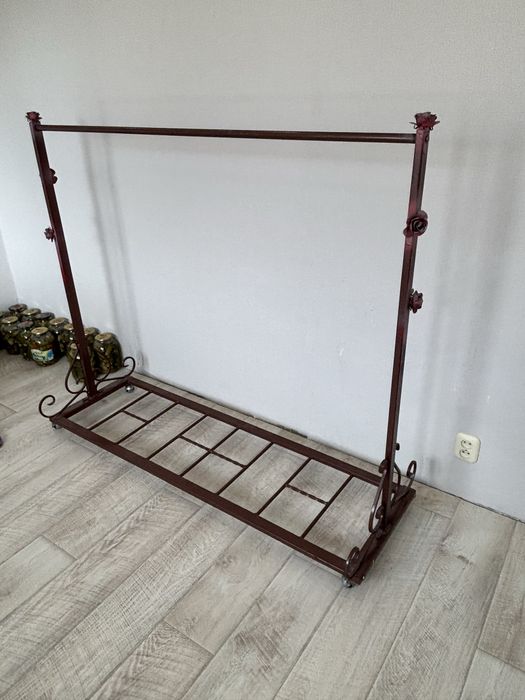 Продается вешалка.