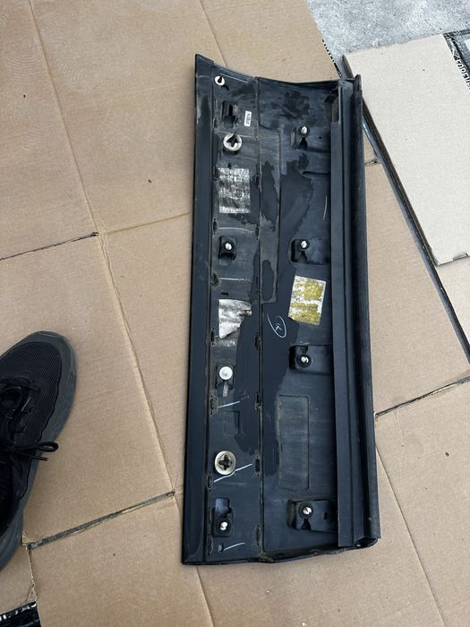 Bandou ușă dreapta spate land rover ramge rover velar.cod:j8a2-274A48-bbw.