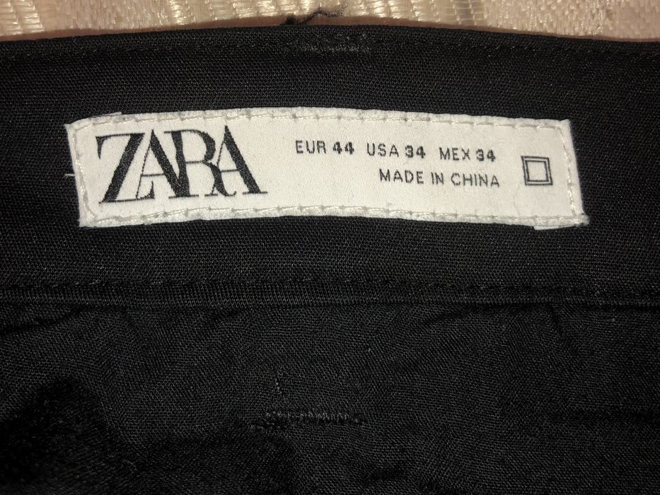Брюки ZARA.