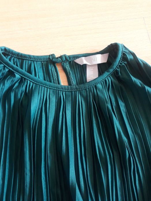 Изчерпан модел онлайн- елегантна рокля солей H&M в два цвята