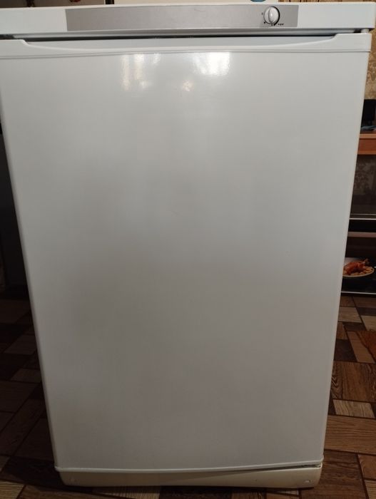 Морозильник б/у фирмы INDESIT