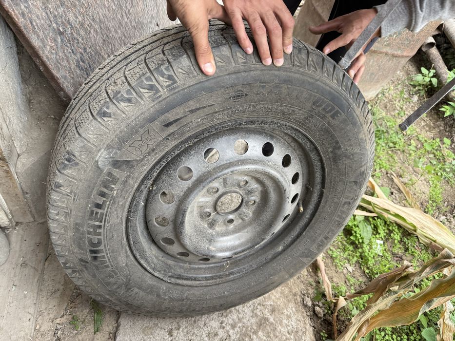 Michelin 225/70/16 114/3