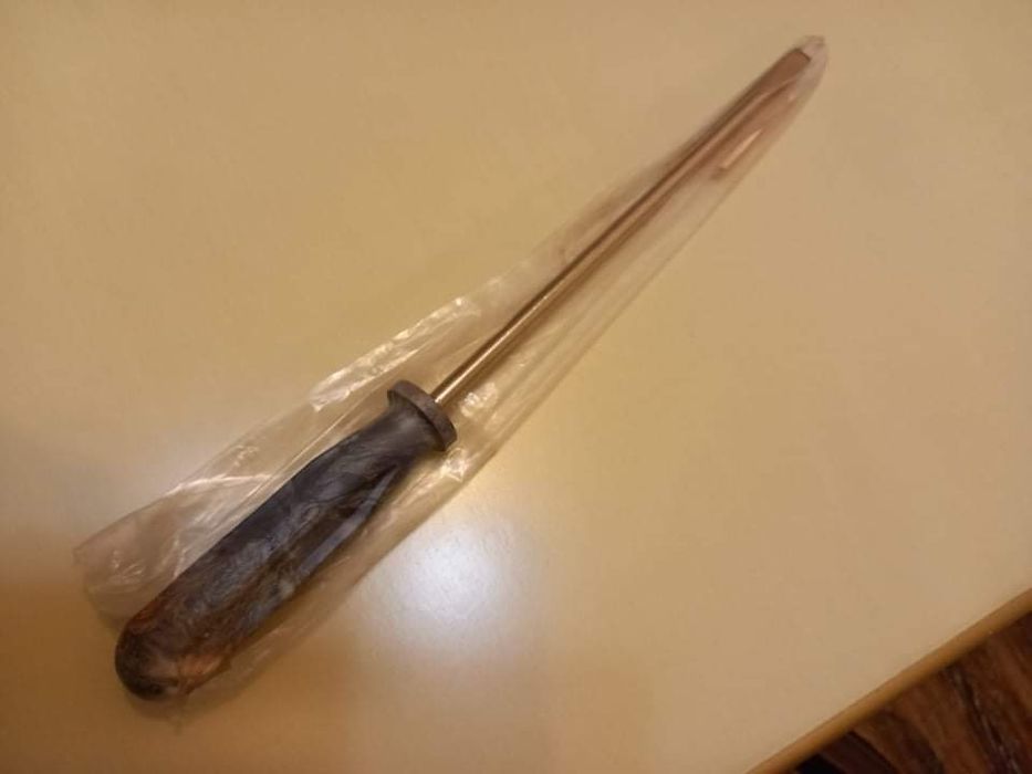 Голяма отверка с дължина 37см.