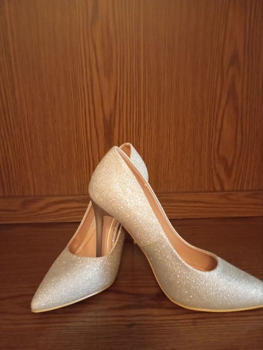 Сотилади янги 37 размер.