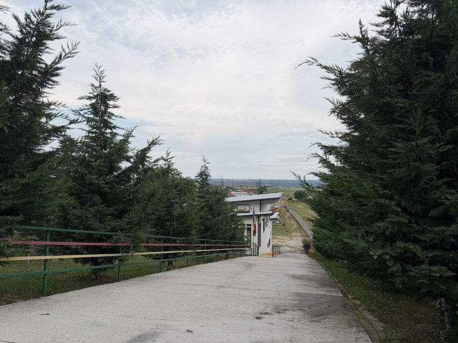 Vand spatiu comercial sau casa Barsanu 5A