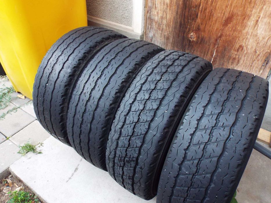vand 4 anvelope de vara 215/70/15C bridgestone duravis pret 500lei
