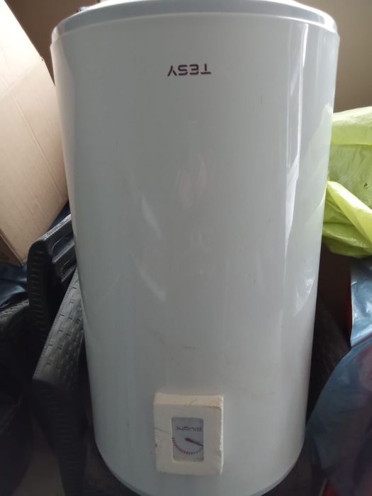 Vând boiler electric