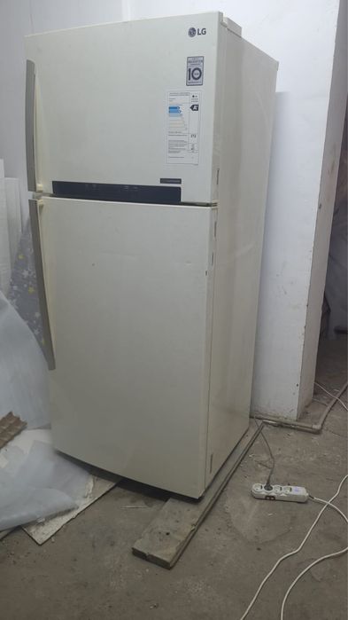 Холодильник LG в рабочем состояний