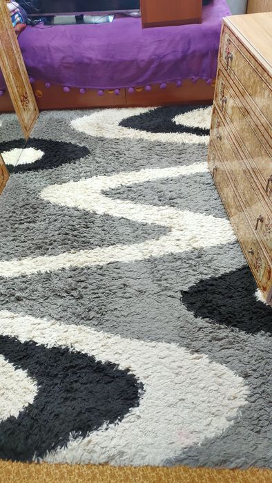 Продам  ковер с ворсом