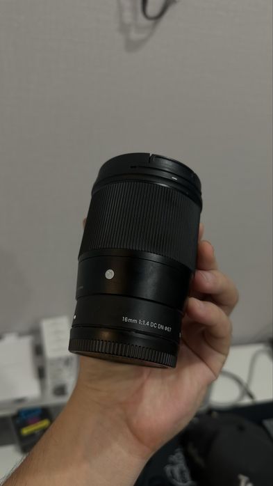 Продам Sigma 16mm f/1.4 DC DN Sony E, APS-C