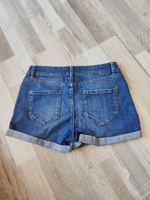 Къси панталони по 8€