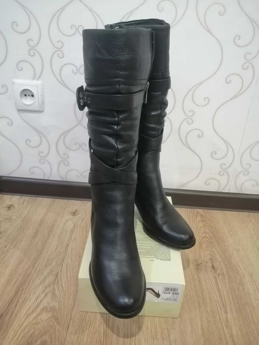 Продам женские сапоги