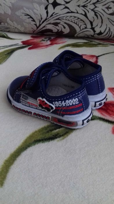 Продам мокасины для малыша