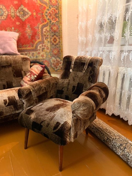 Продам диван и два кресла