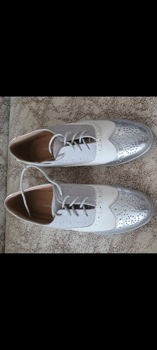 Продам женские туфли.