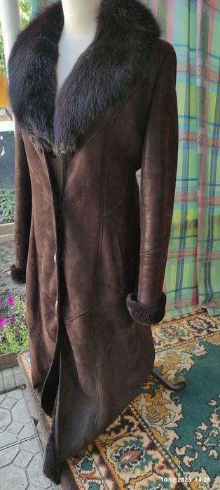 Женская дубленка.