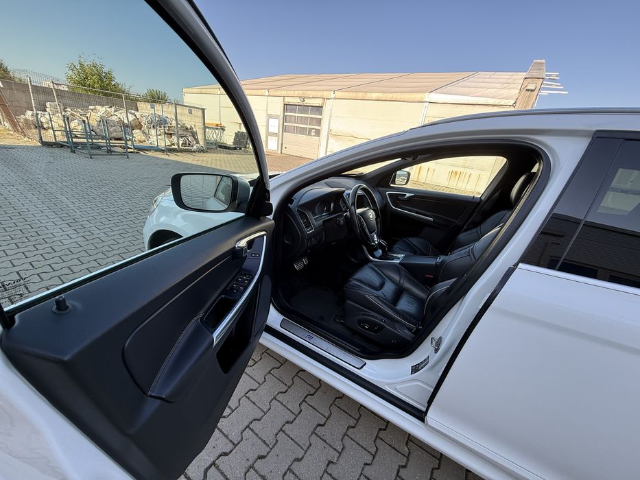Volvo XC 60 R-design 4x4 automat 215cp Distronic Blis