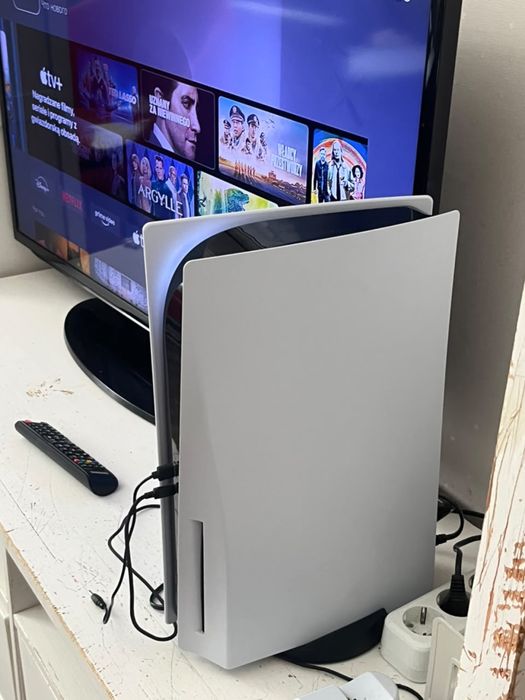Продаю PLAYSTATION 5 с играми