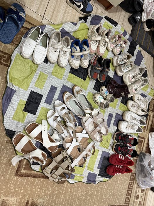 Отдам даром обувь