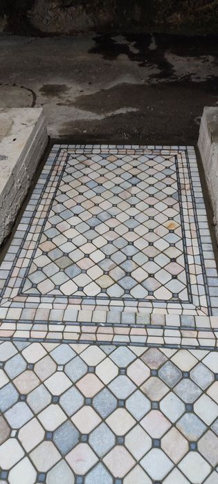 uchmas tabiiy tosh maxsulotlari