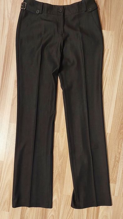 Женские брюки на девушку.