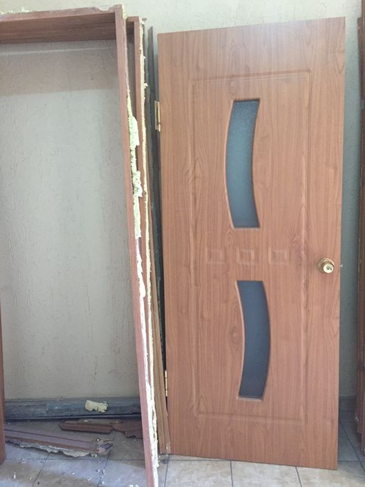 железни двер агаш есикте бар