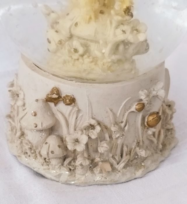 Decoratiune glob de cristal cu lichid si Zână.