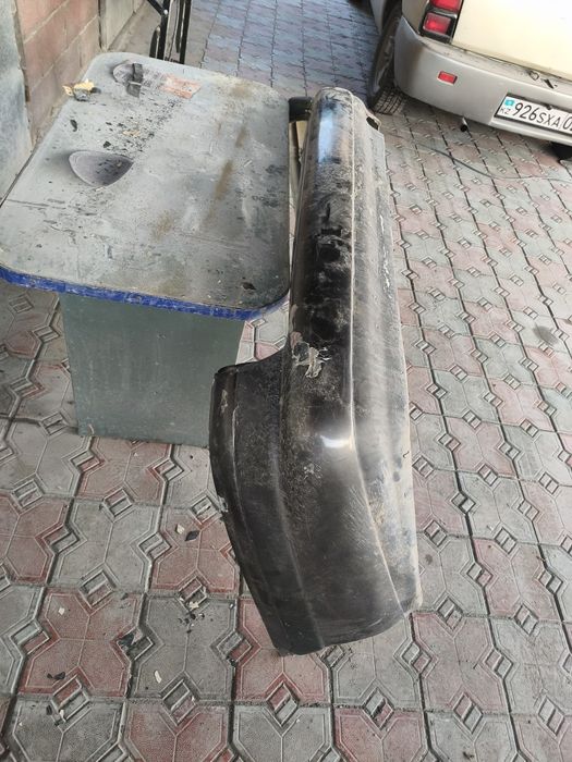 Два Бампера на тоета Калдина