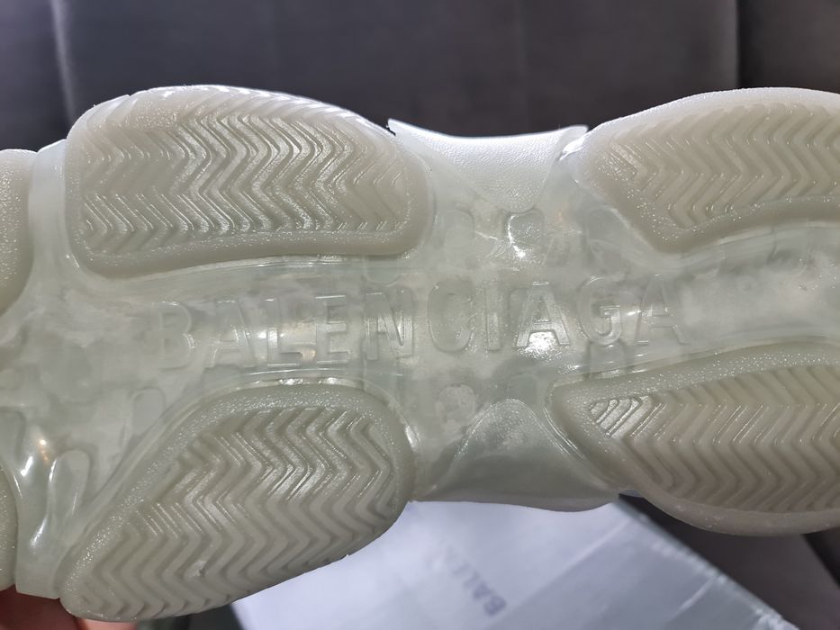 Vând Balenciaga Triple S