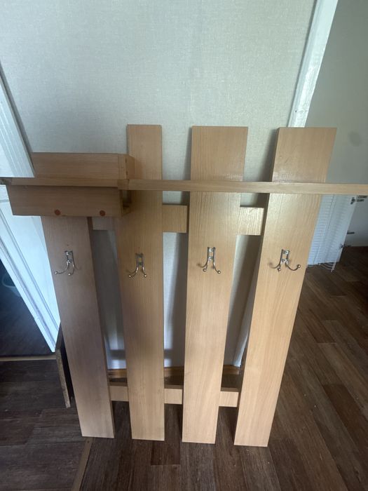Продам вешалку в прихожую